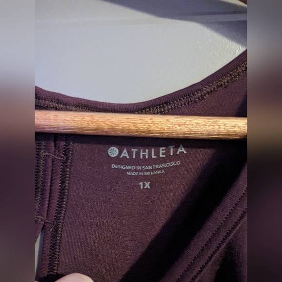 ⭐*New w/o Tags!* Athleta Essence Tie Back Tank in Burgundy - Picture 4 of 8
